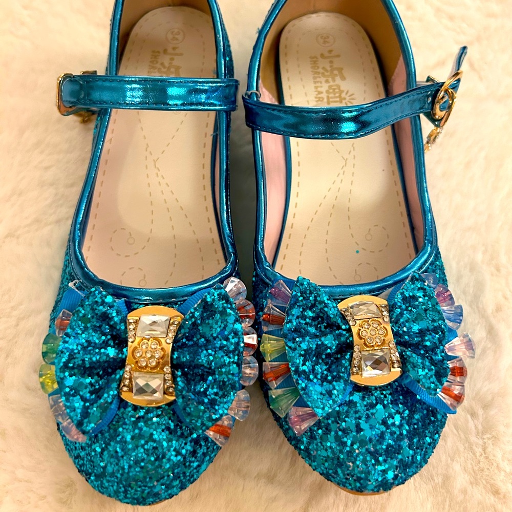 Sparkle Party Shoes Size 34 which I believe converts to a Women’s size 4